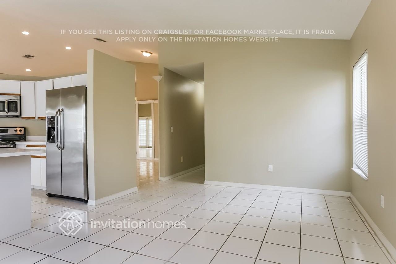 576 Nw 48th Ave - Photo 4 of 21