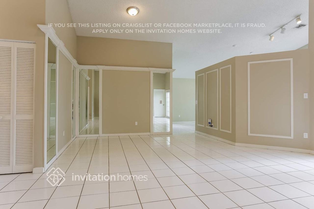 576 Nw 48th Ave - Photo 5 of 21