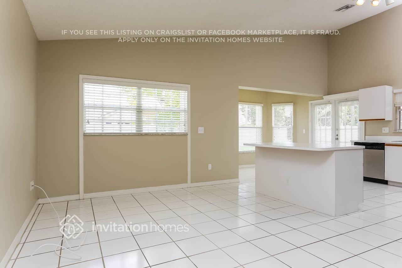 576 Nw 48th Ave - Photo 6 of 21