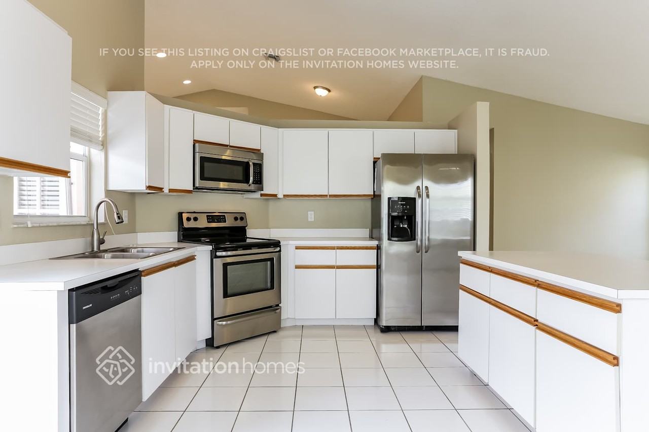 576 Nw 48th Ave - Photo 7 of 21