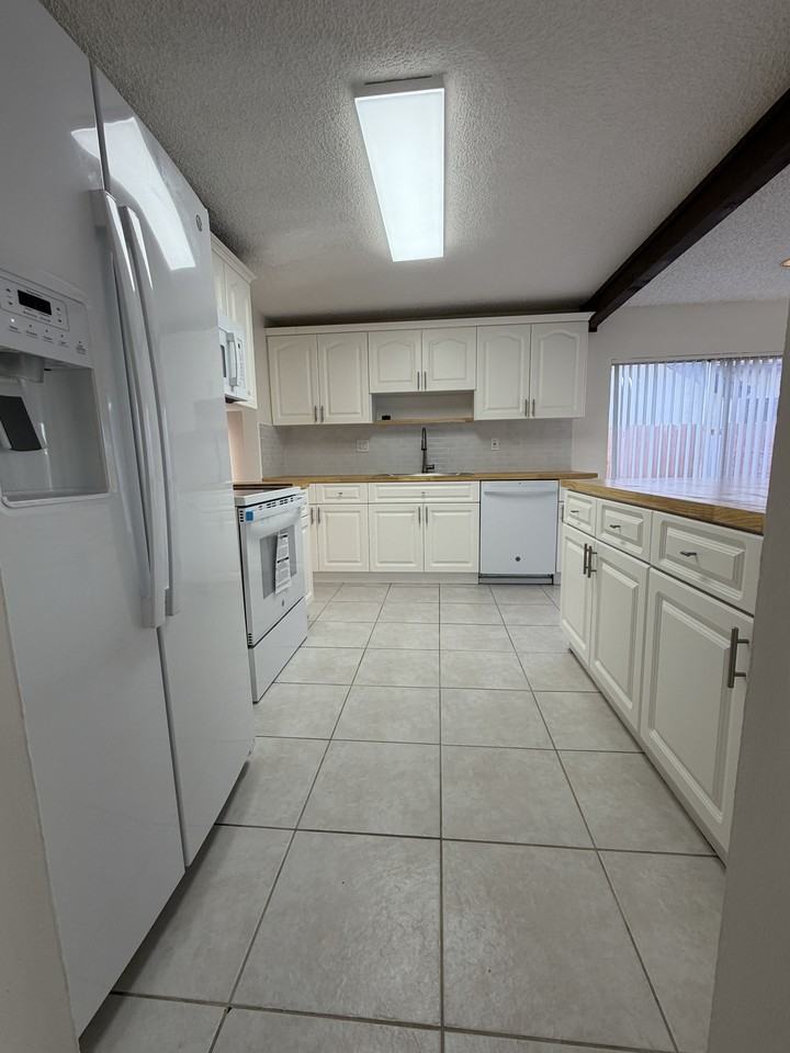 13261 Southwest 102nd Terrace - Photo 6 of 44