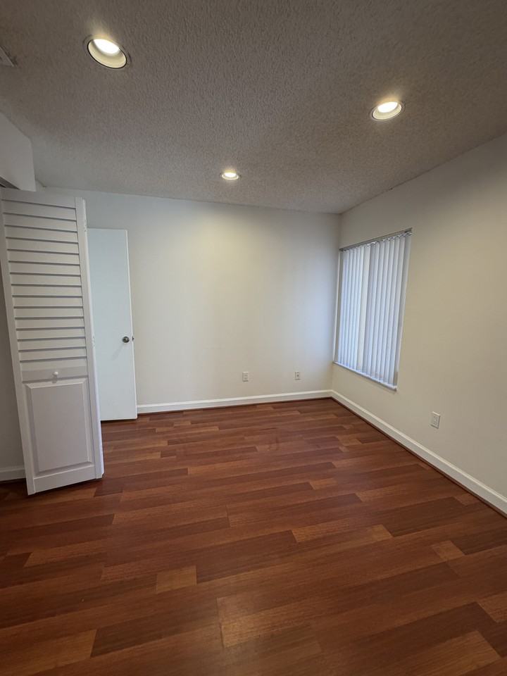 13261 Southwest 102nd Terrace - Photo 7 of 44