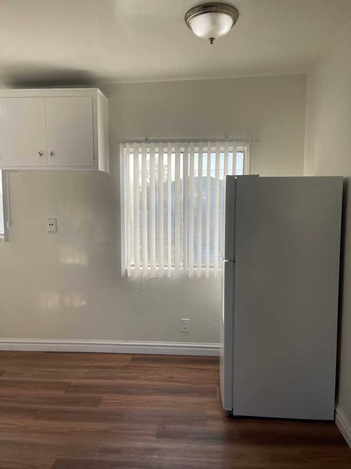 10970 South Figueroa Street #7 - Photo 6 of 18