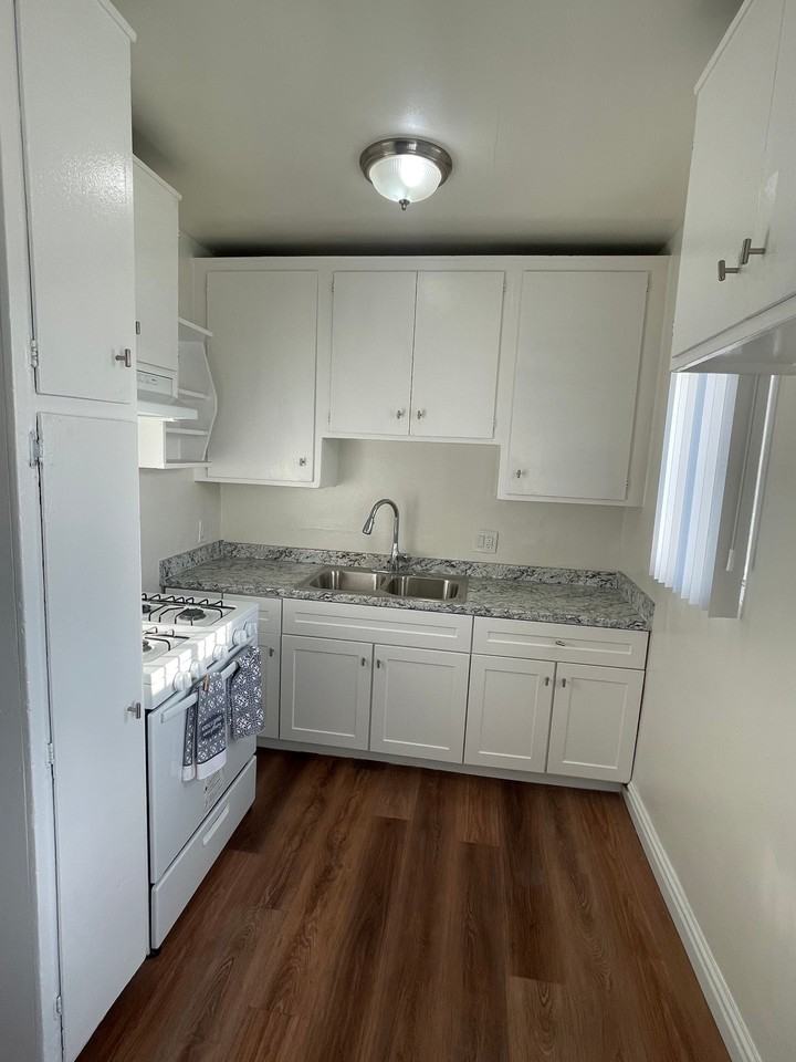 10970 South Figueroa Street #7 - Photo 4 of 18