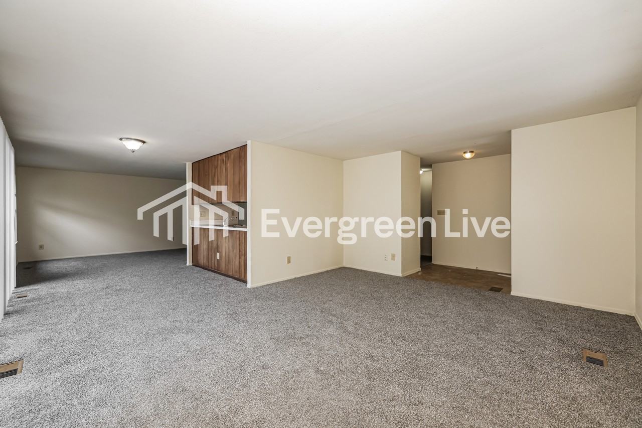 5835 Troy Villa Blvd - Photo 4 of 15