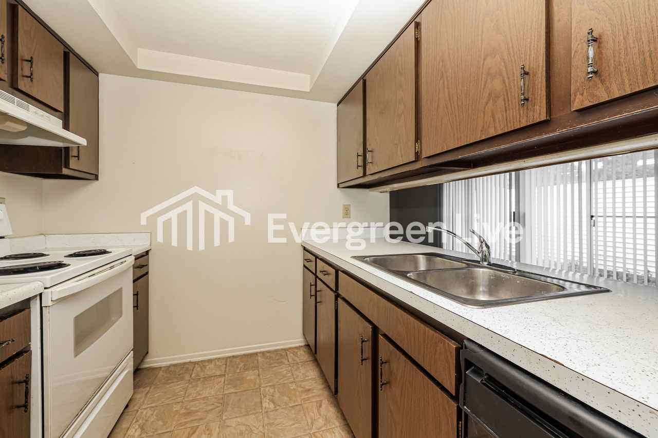 5835 Troy Villa Blvd - Photo 6 of 15