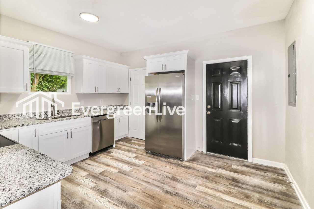 145 Charles St - Photo 5 of 15