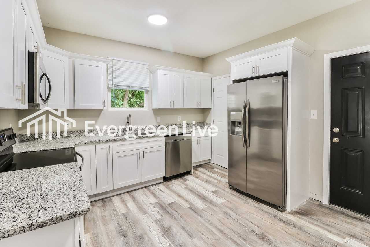 145 Charles St - Photo 6 of 15