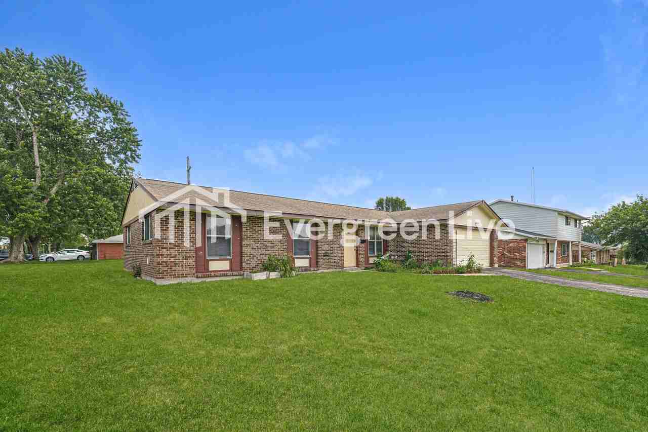 7398 Calmcrest Ct - Photo 2 of 15