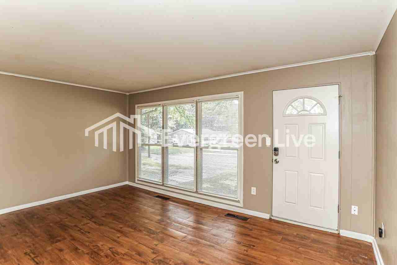 9622 Sacramento St - Photo 3 of 15