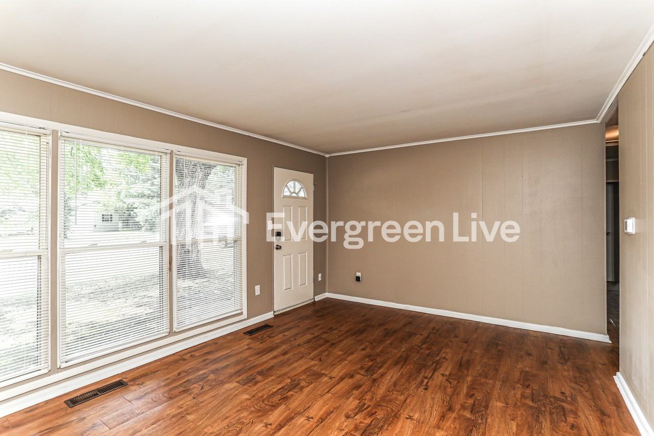 9622 Sacramento St - Photo 4 of 15