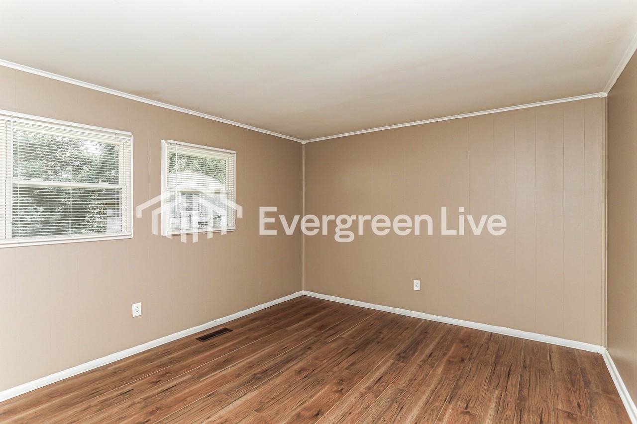 9622 Sacramento St - Photo 7 of 15