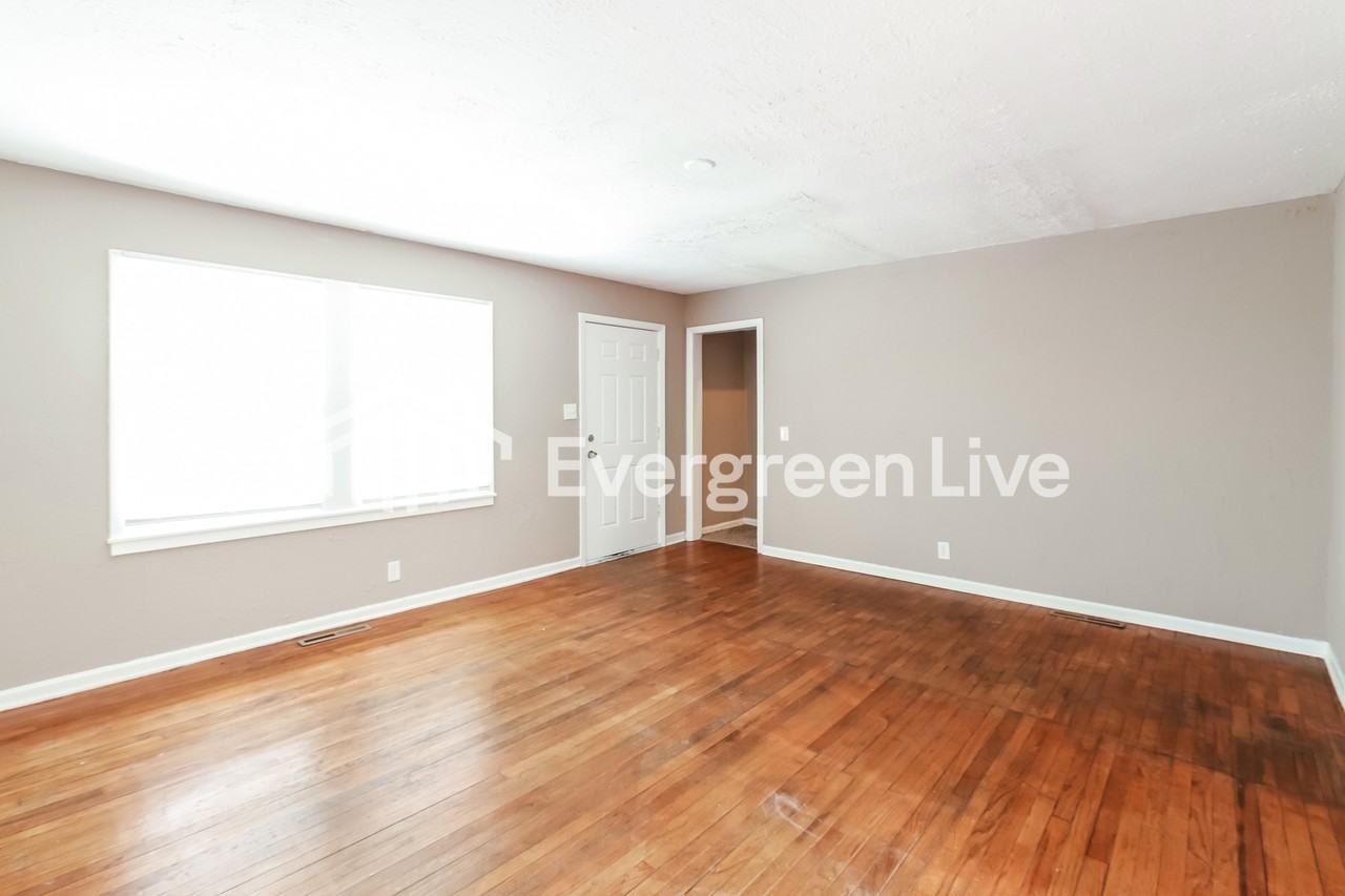 1329 Cheyenne St - Photo 3 of 15