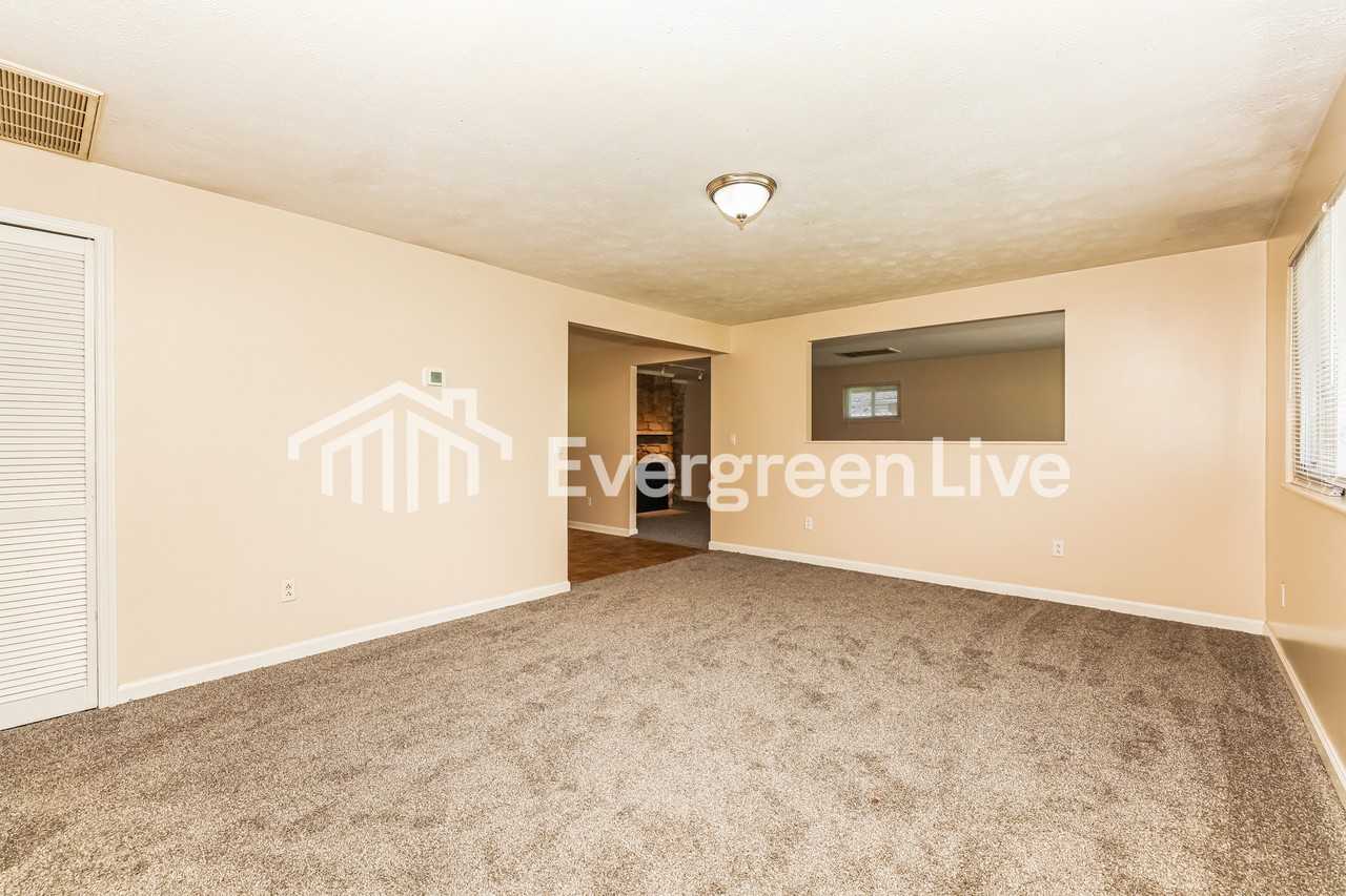 5949 Tomberg St - Photo 4 of 15