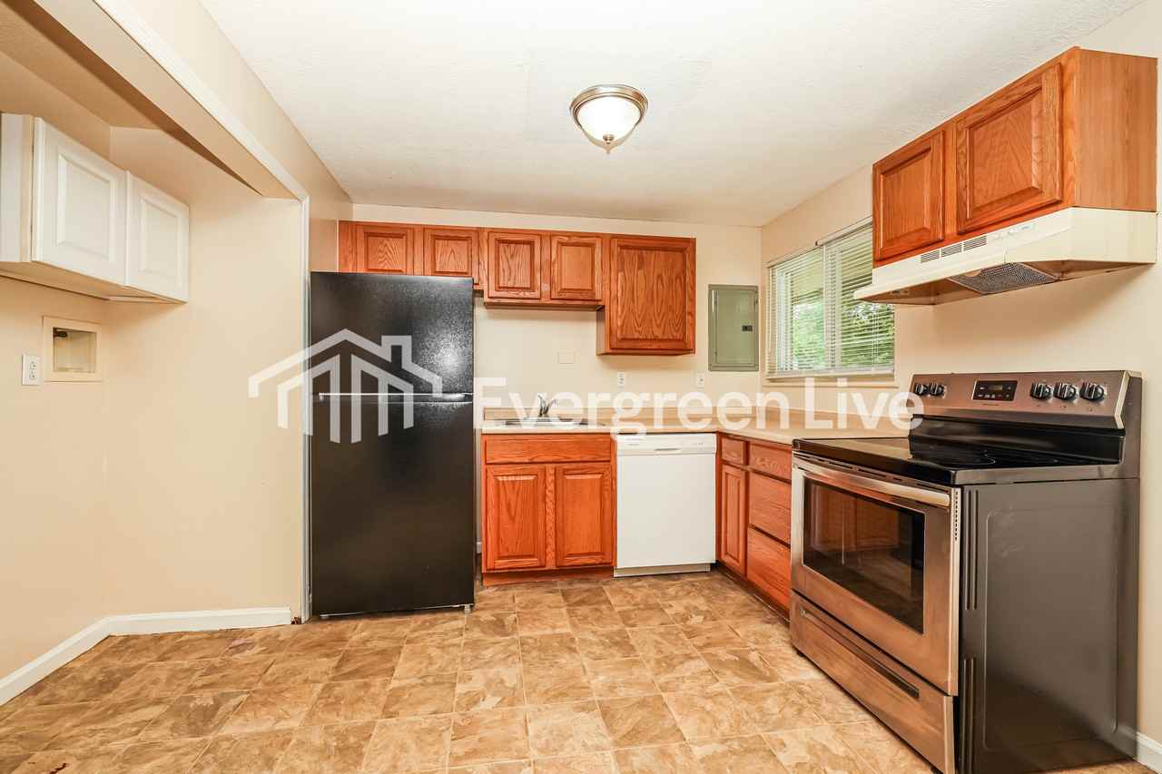 5949 Tomberg St - Photo 5 of 15
