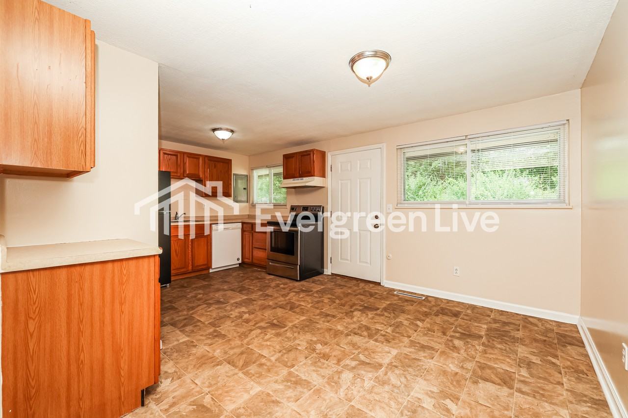 5949 Tomberg St - Photo 6 of 15