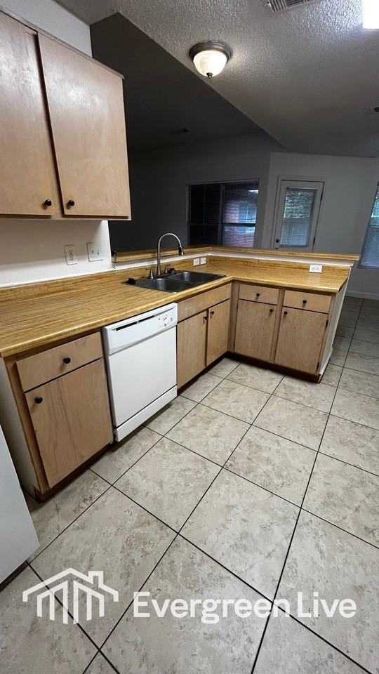 54 Blue Echo Ct - Photo 7 of 17