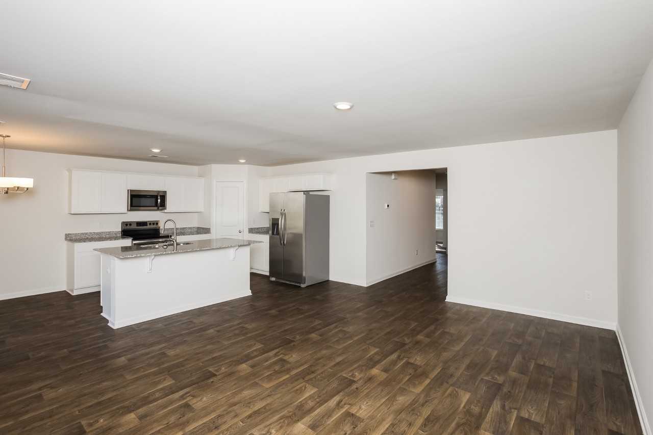 1306 Gardner St - Photo 5 of 16