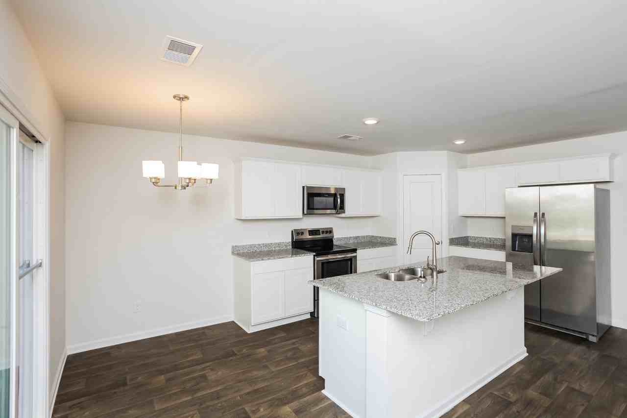 1306 Gardner St - Photo 6 of 16