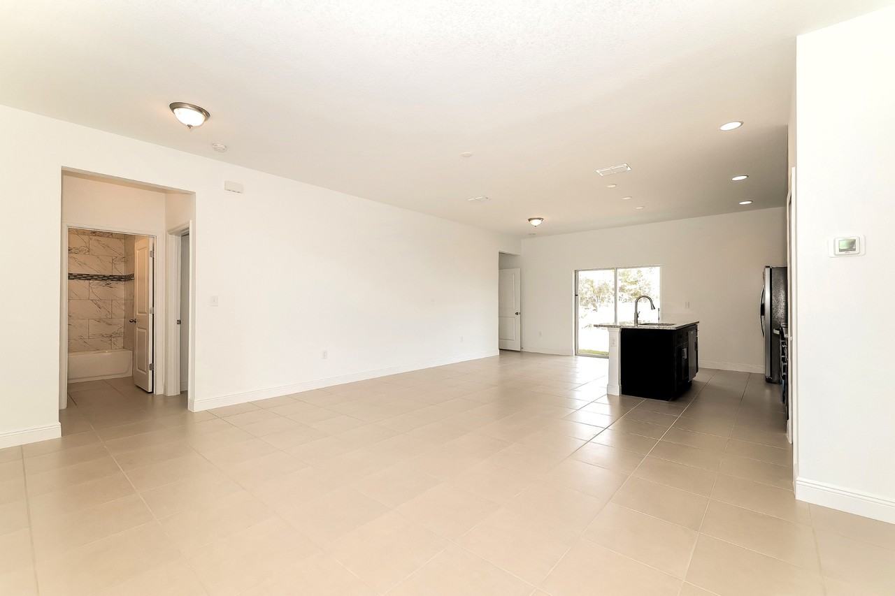 249 Elm Ct - Photo 7 of 17