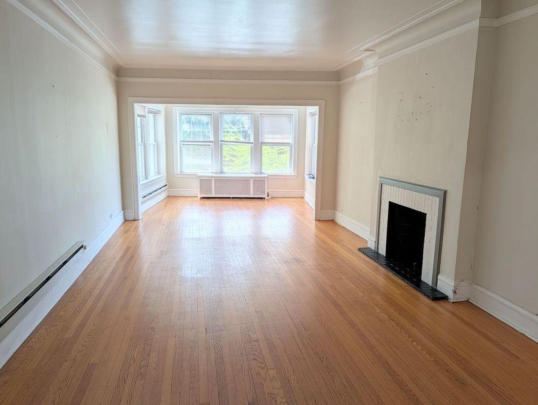 325 Kedzie St - Photo 2 of 10