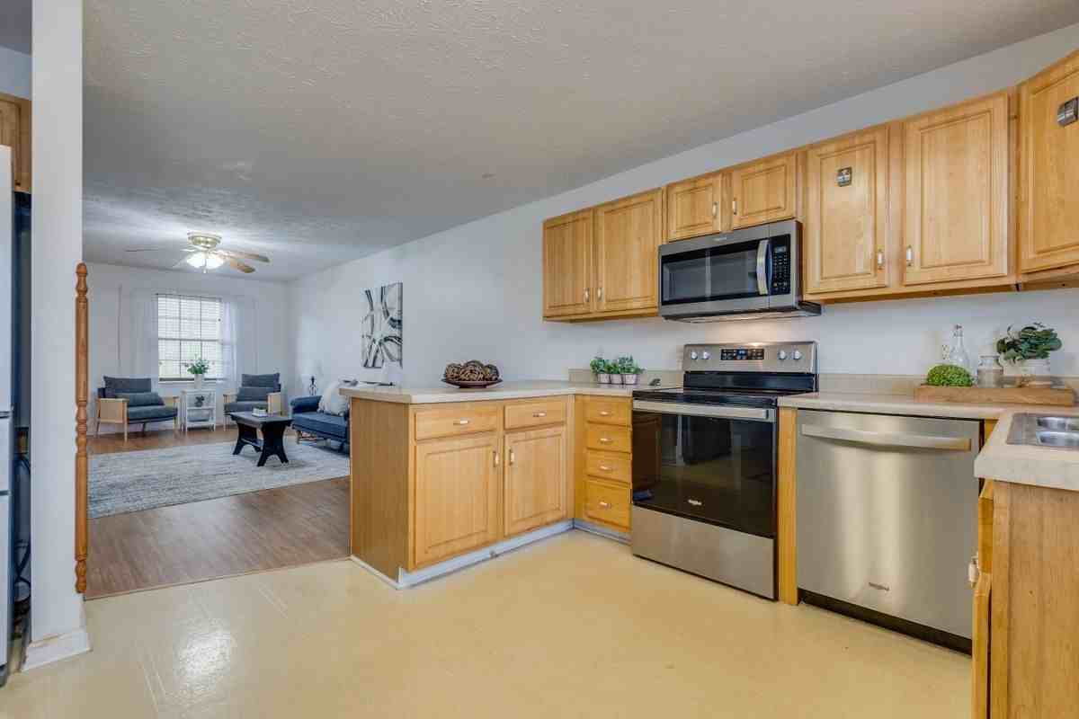 659 Beaverview Dr - Photo 2 of 19
