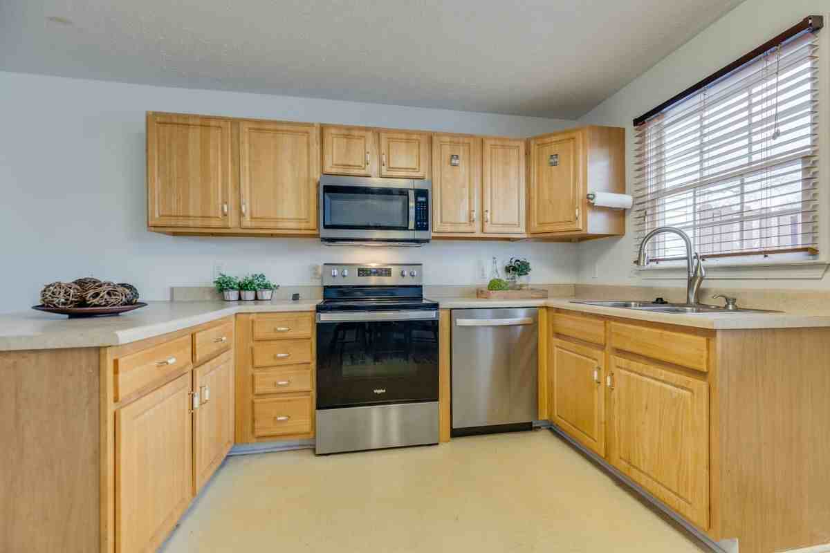 659 Beaverview Dr - Photo 3 of 19