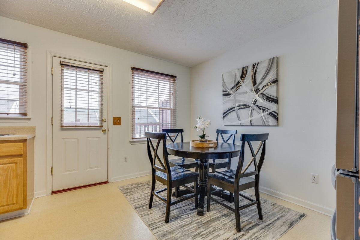 659 Beaverview Dr - Photo 4 of 19