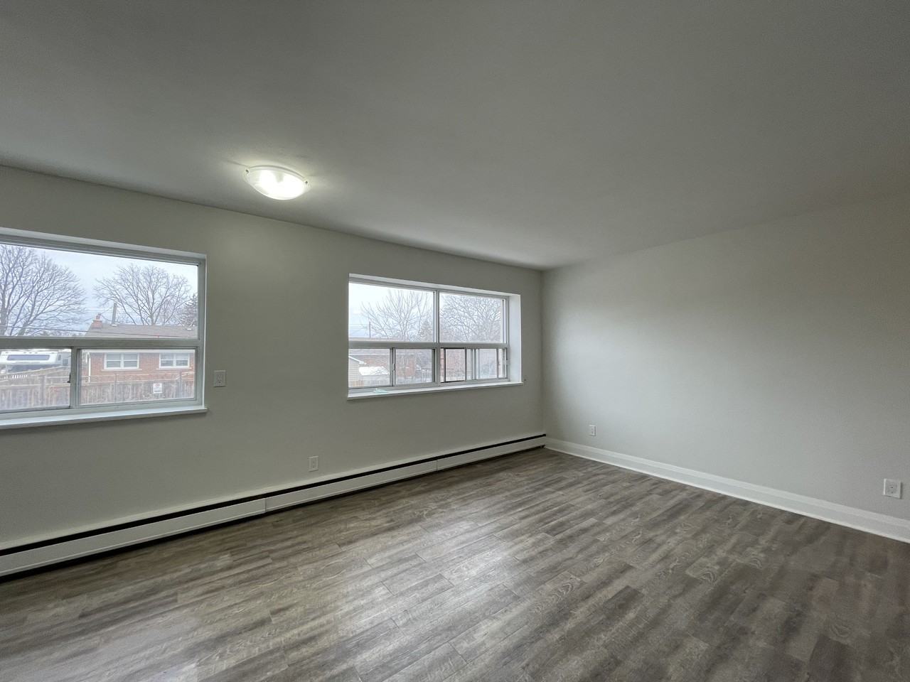 987 MOHAWK RD E - Photo 5 of 43