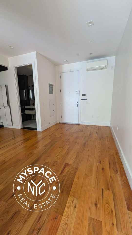1643 New York Ave #1B - Photo 3 of 16