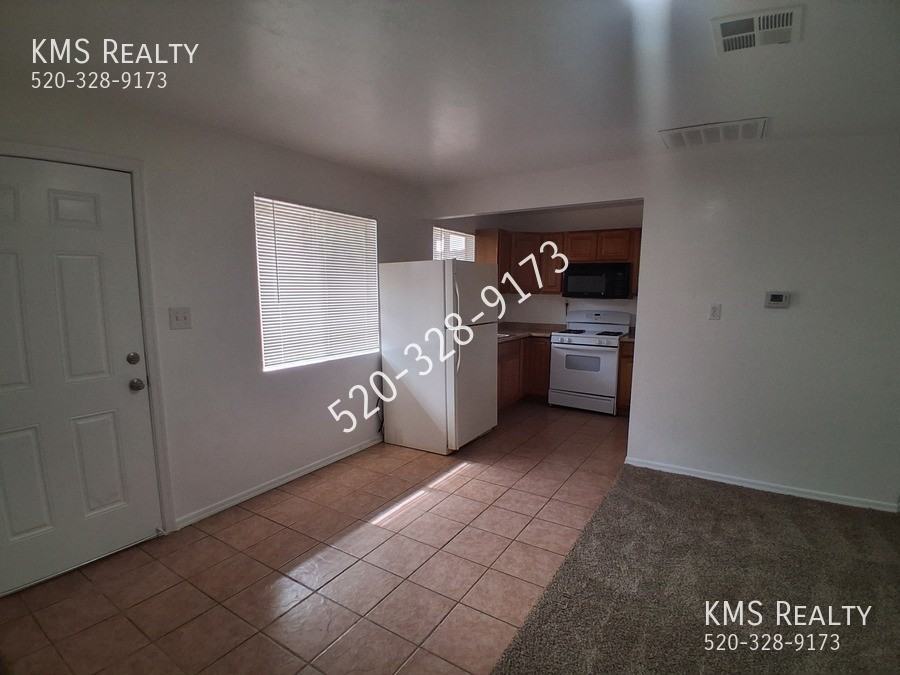 3536 E Blacklidge Dr #3 - Photo 3 of 11