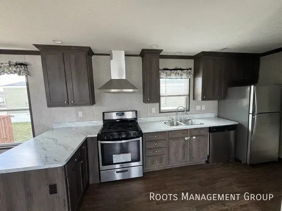 J5 Meadows Ct #J5 - Photo 3 of 27