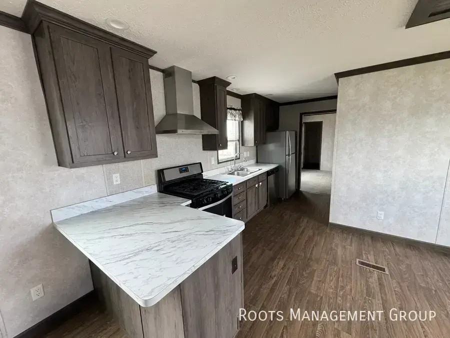 J5 Meadows Ct #J5 - Photo 4 of 27