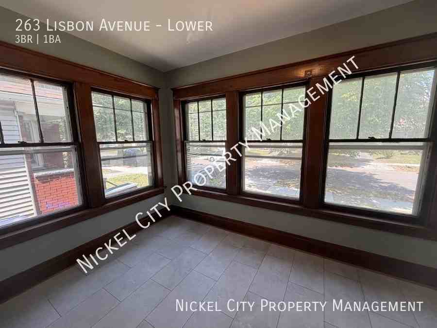 263 Lisbon Ave - Photo 3 of 13