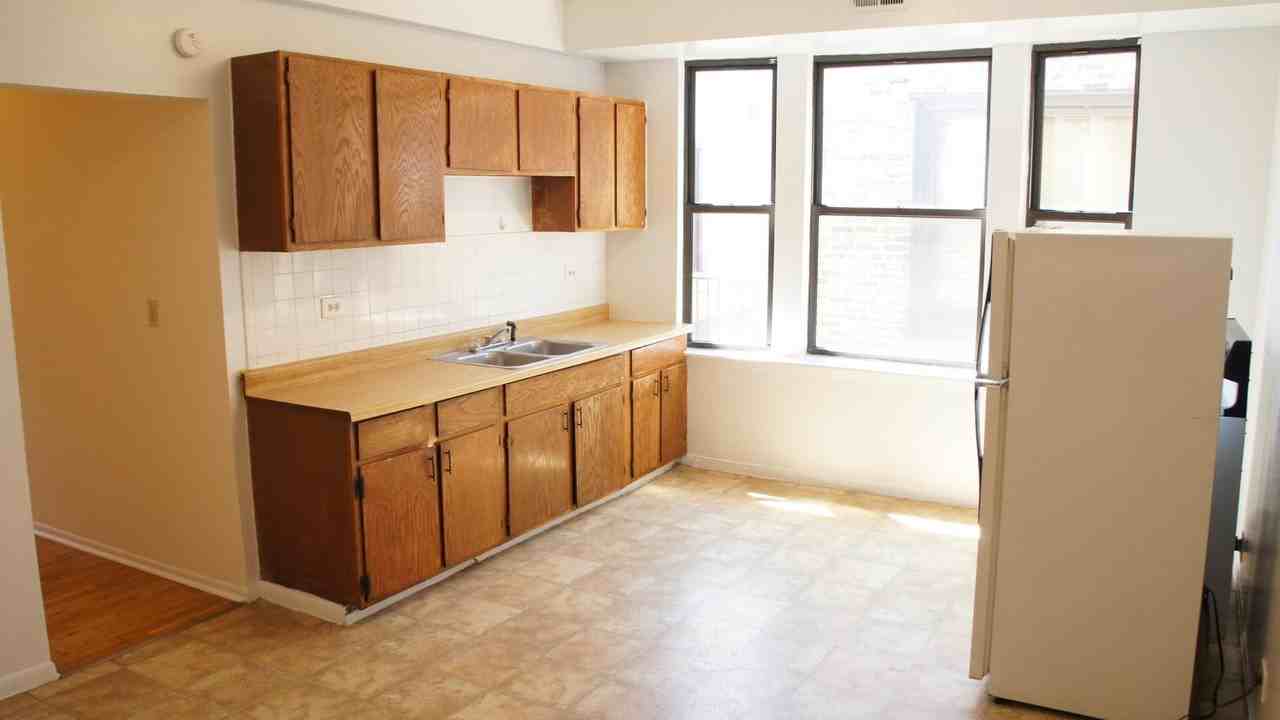 2319 N Kedzie Blvd #2R