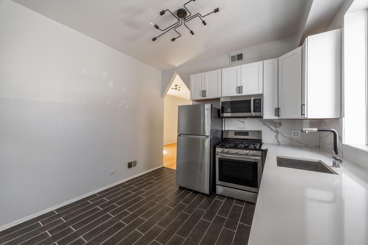 2732 W Chicago Ave #1R - Photo 3 of 20