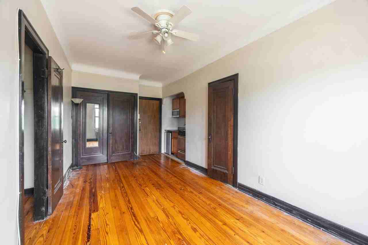 948 W Cuyler Ave #103 - Photo 4 of 13