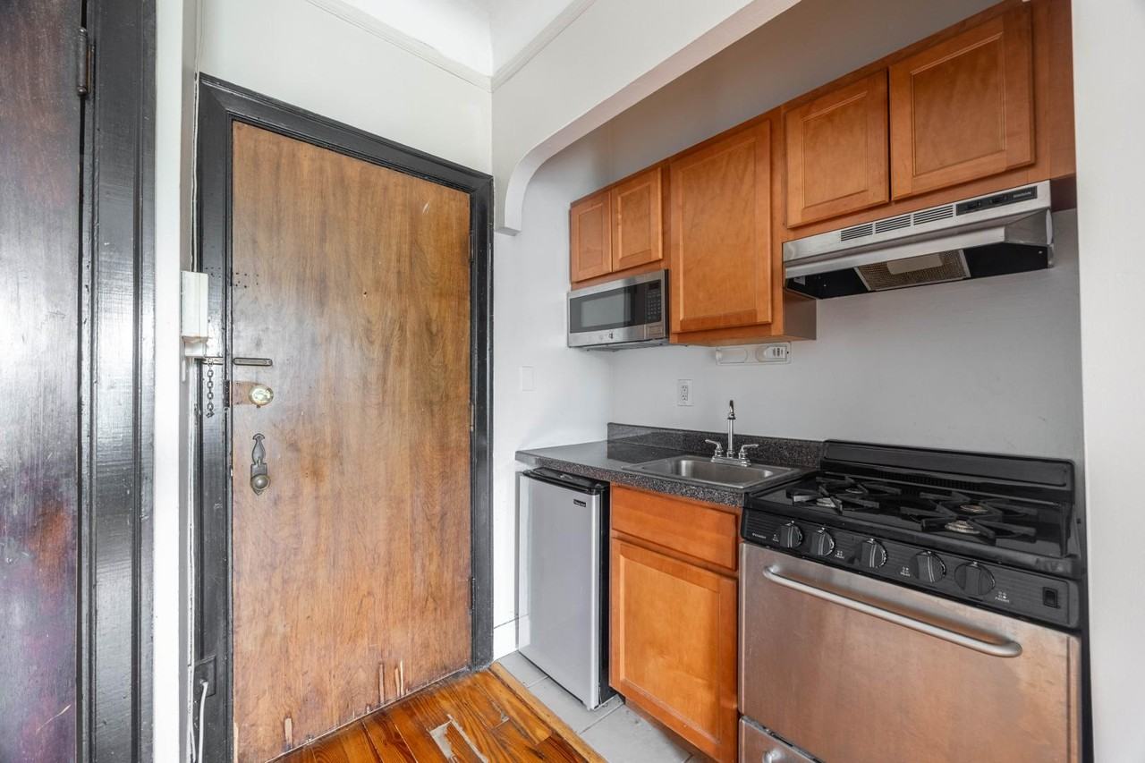 948 W Cuyler Ave #103 - Photo 6 of 13