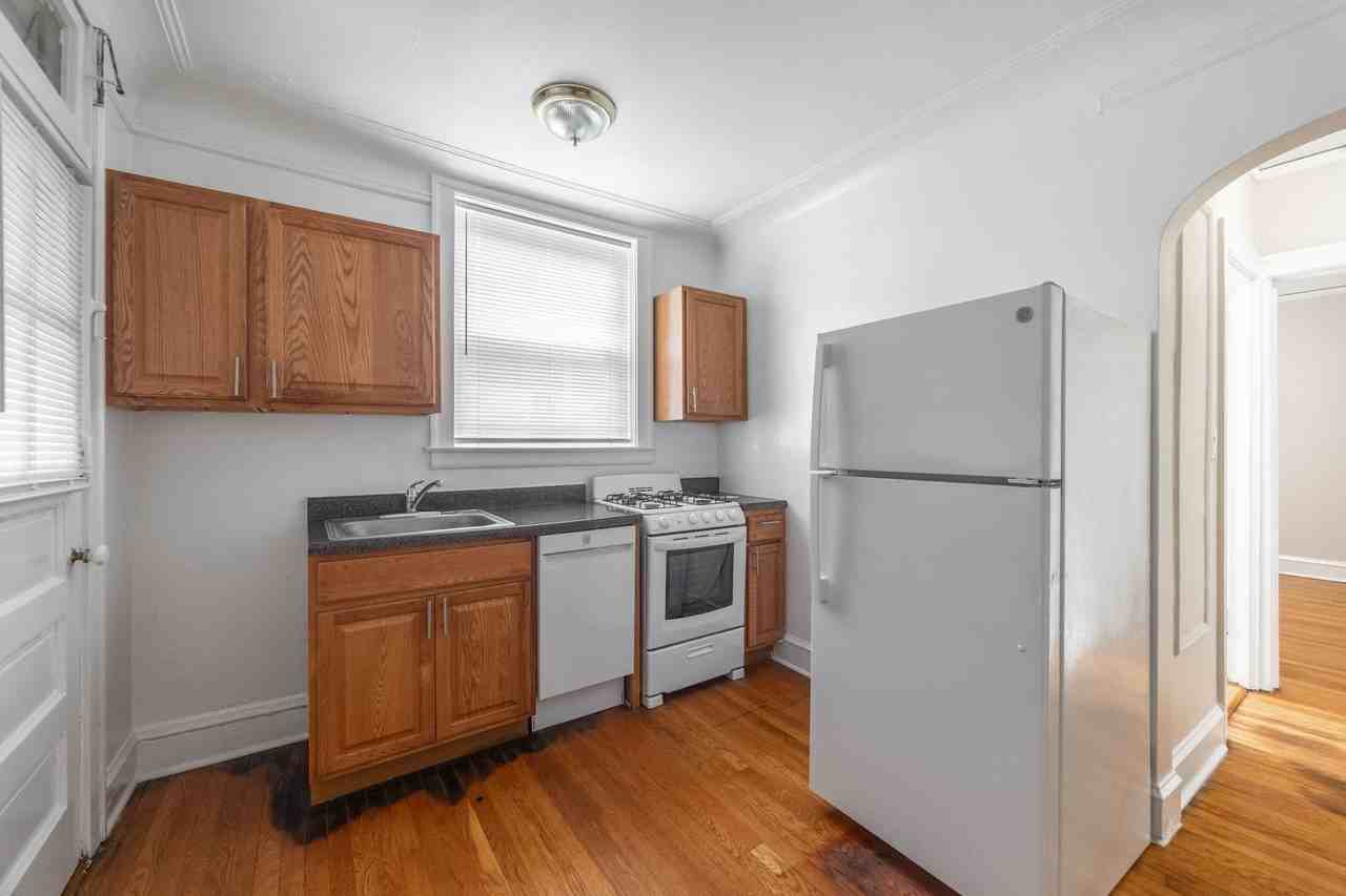 1918 W Morse Ave #3S - Photo 3 of 5