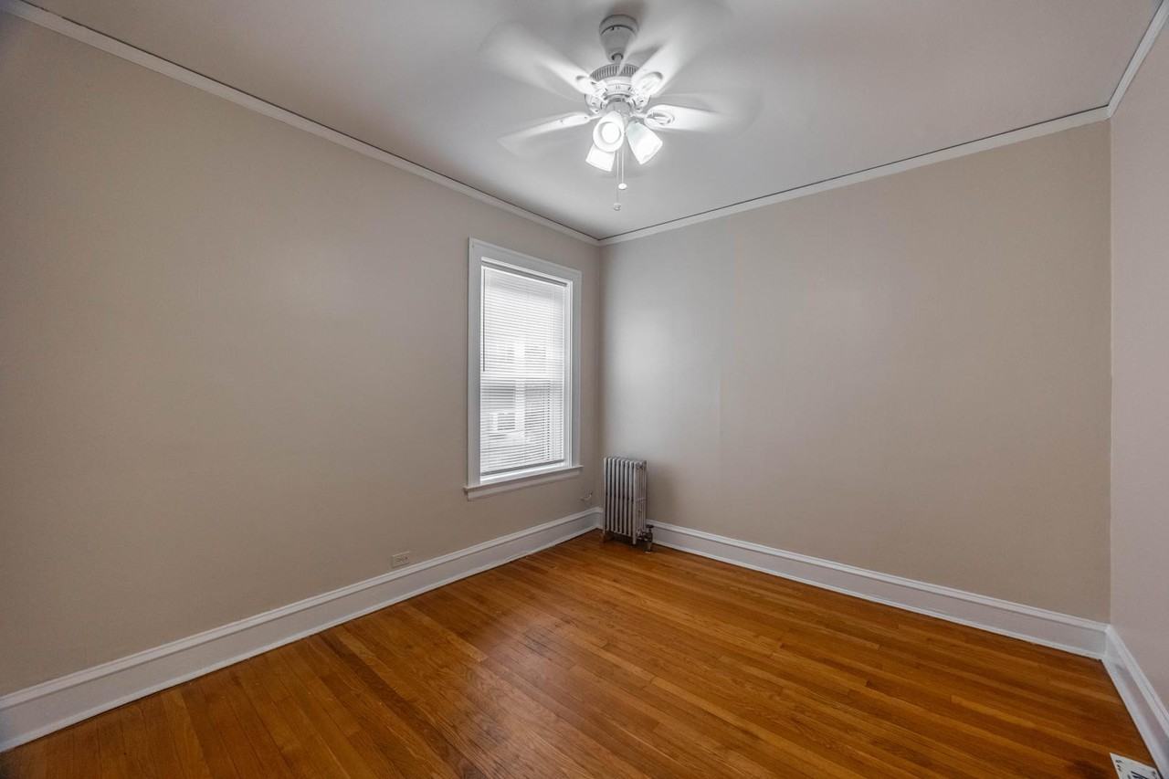 1918 W Morse Ave #3S - Photo 4 of 5