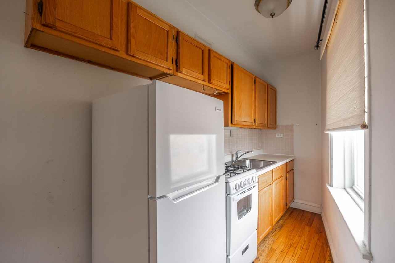1145 W Morse Ave #305 - Photo 3 of 10