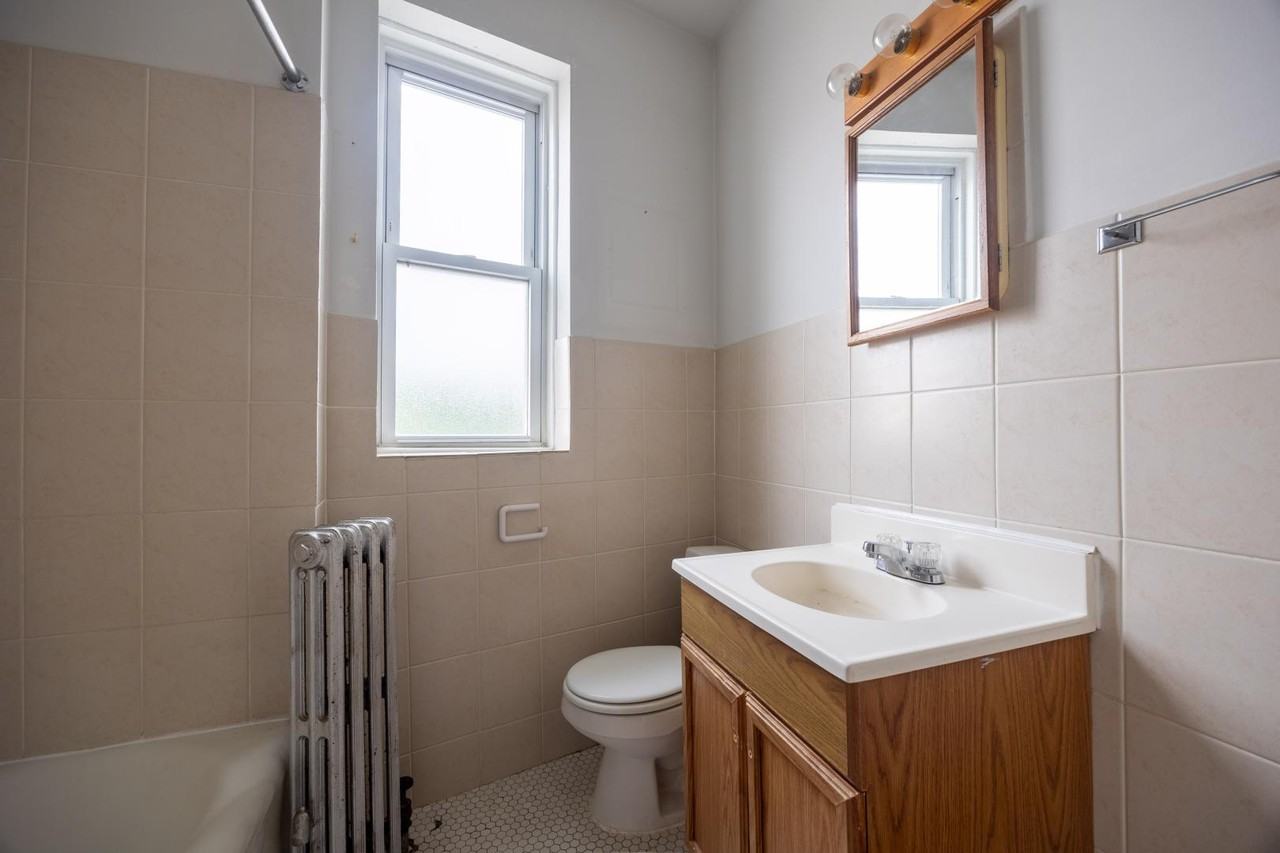 1145 W Morse Ave #305 - Photo 5 of 10