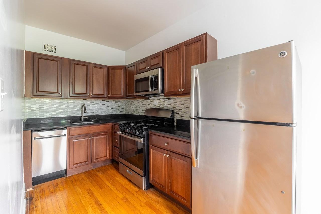 1145 W Morse Ave #310 - Photo 4 of 12