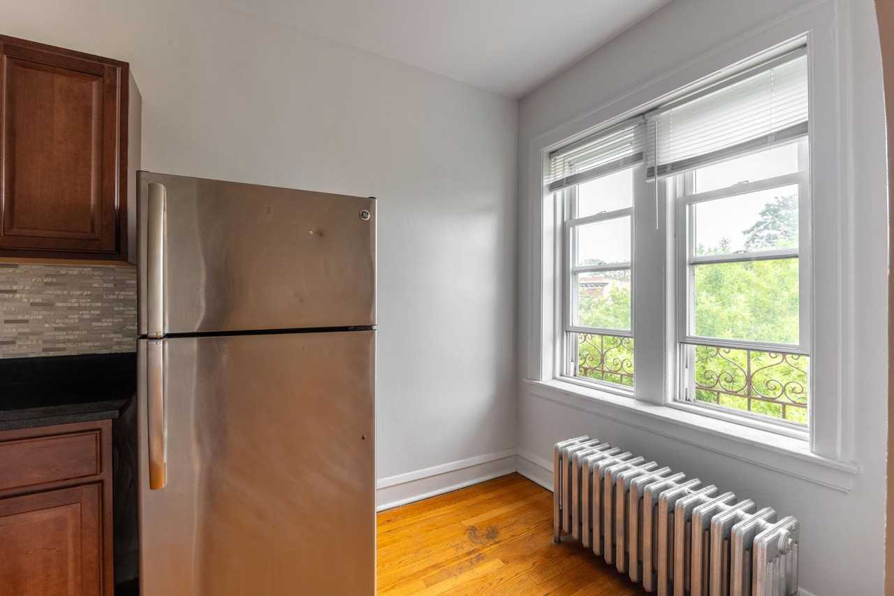 1145 W Morse Ave #310 - Photo 5 of 12