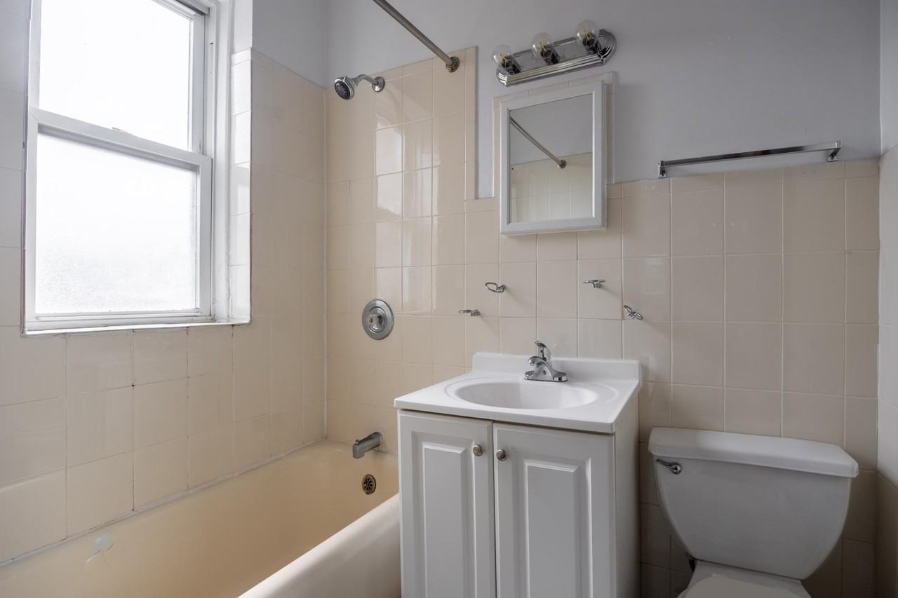 1145 W Morse Ave #310 - Photo 7 of 12