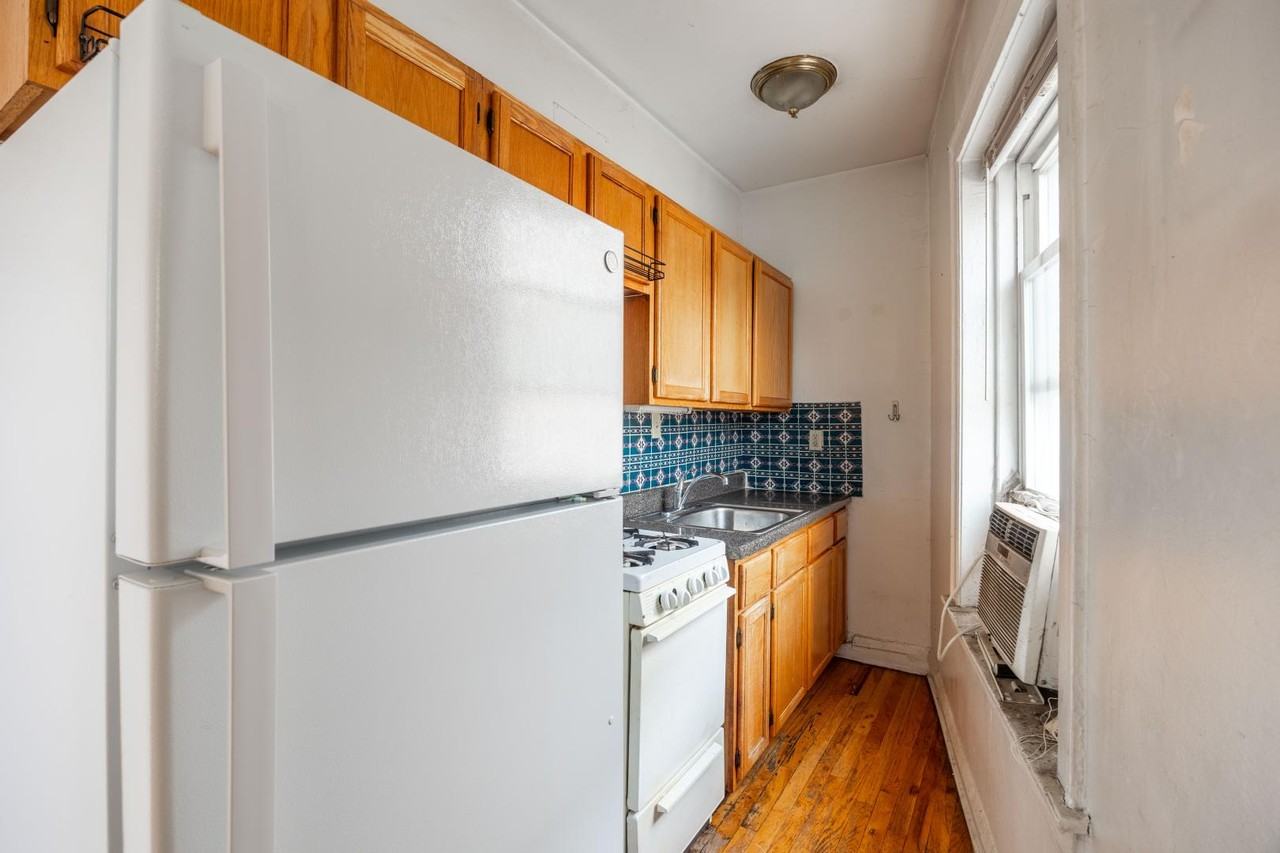 1145 W Morse Ave #105 - Photo 3 of 10