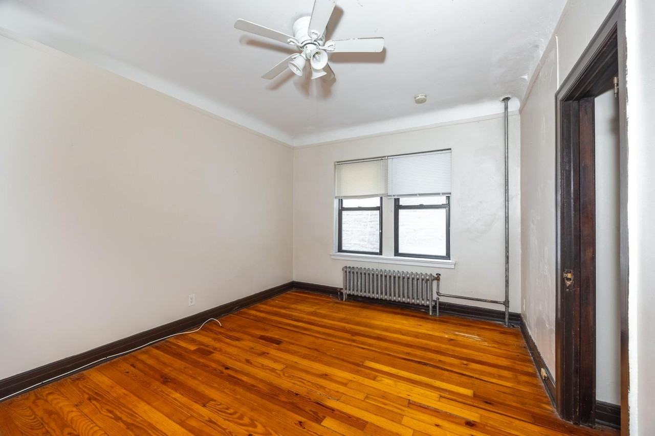948 W Cuyler Ave #209 - Photo 2 of 14