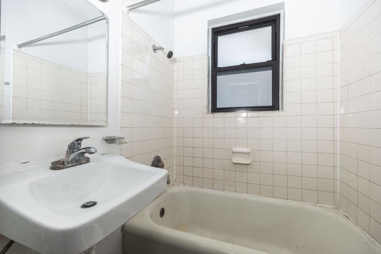 948 W Cuyler Ave #209 - Photo 7 of 14