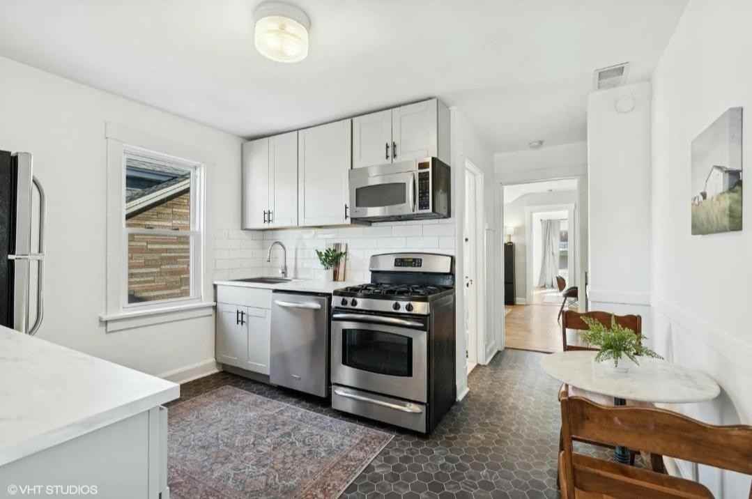 3634 N Christiana Ave #2