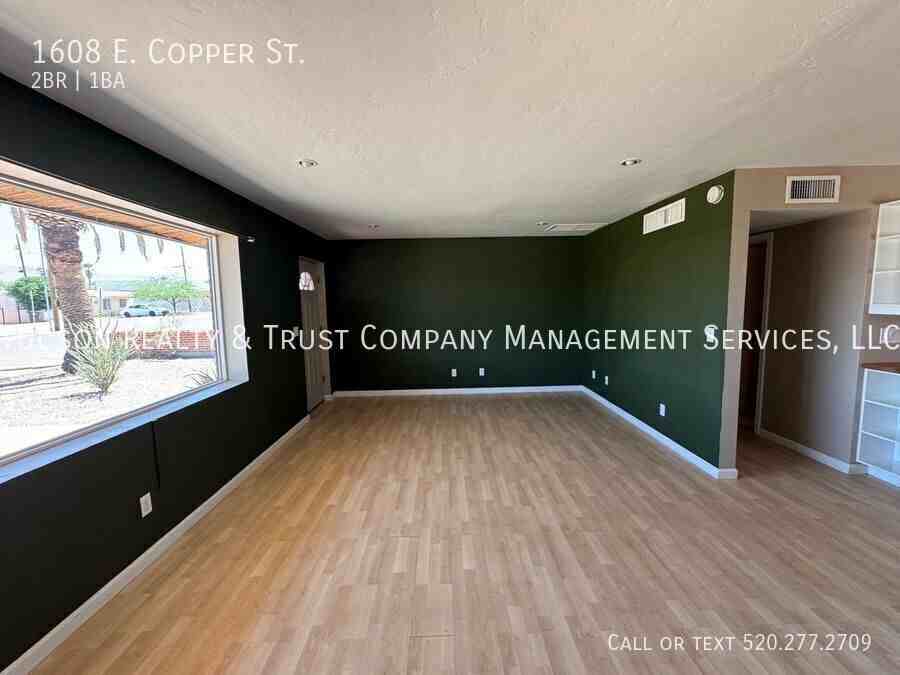 1608 E Copper St - Photo 4 of 17
